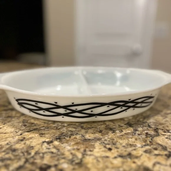 Pyrex Kitchen Vintage Pyrex 12 Qt Divided Casserole Black